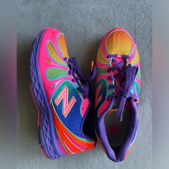 New Balance 890 V3 Rainbow - Picture 1 of 6